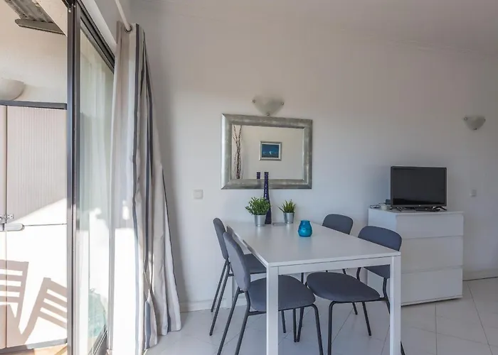 Modern Floor 60m2 - Balcony With Pool & Sea View - * فيلامورا