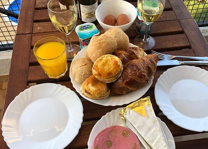 Modern Floor 60m2 - Balcony With Pool & Sea View - شقة فيلامورا