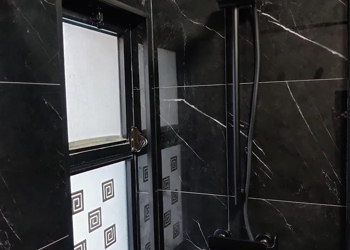 Modern Floor 60m2 - Balcony With Pool & Sea View - شقة فيلامورا